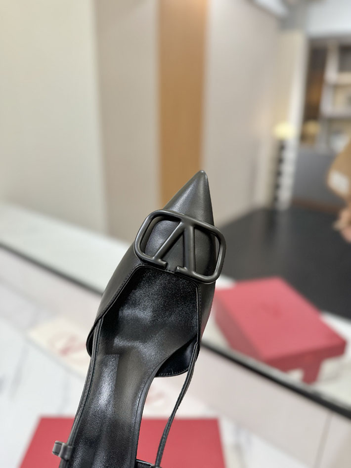 最高級ヴァレンティノスーパーコピー ヴァレンティノサンダルコピー VALENTINO 靴 2517329 ブラック チャンキーヒール サンダル 歩きやすい - 画像 (5)
