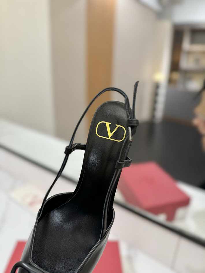 最高級ヴァレンティノスーパーコピー ヴァレンティノサンダルコピー VALENTINO 靴 2517329 ブラック チャンキーヒール サンダル 歩きやすい - 画像 (4)