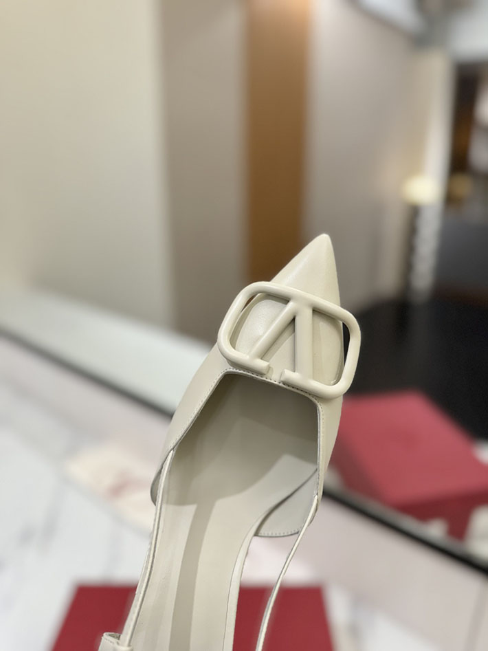 最高級ヴァレンティノスーパーコピー ヴァレンティノサンダルコピー VALENTINO 靴 2517330 ホワイト チャンキーヒール サンダル 歩きやすい - 画像 (5)