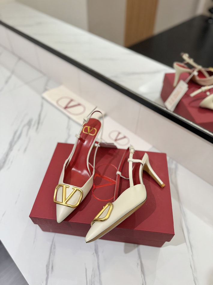 最高級ヴァレンティノスーパーコピー ヴァレンティノサンダルコピー VALENTINO 靴 2517331 ホワイト/レッド チャンキーヒール サンダル ブランド - 画像 (6)