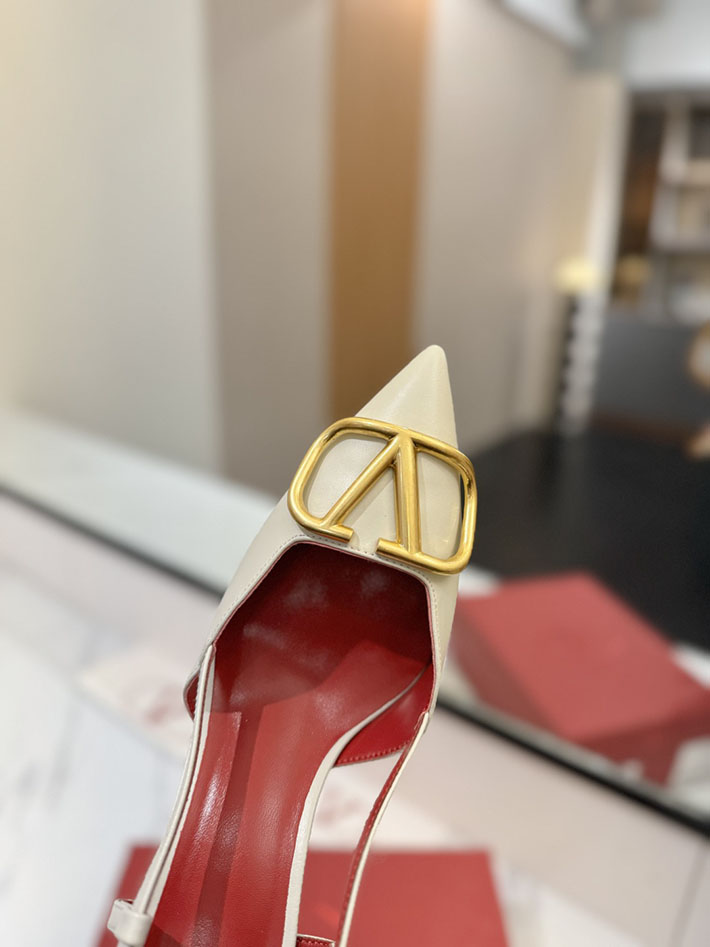 最高級ヴァレンティノスーパーコピー ヴァレンティノサンダルコピー VALENTINO 靴 2517331 ホワイト/レッド チャンキーヒール サンダル ブランド - 画像 (5)