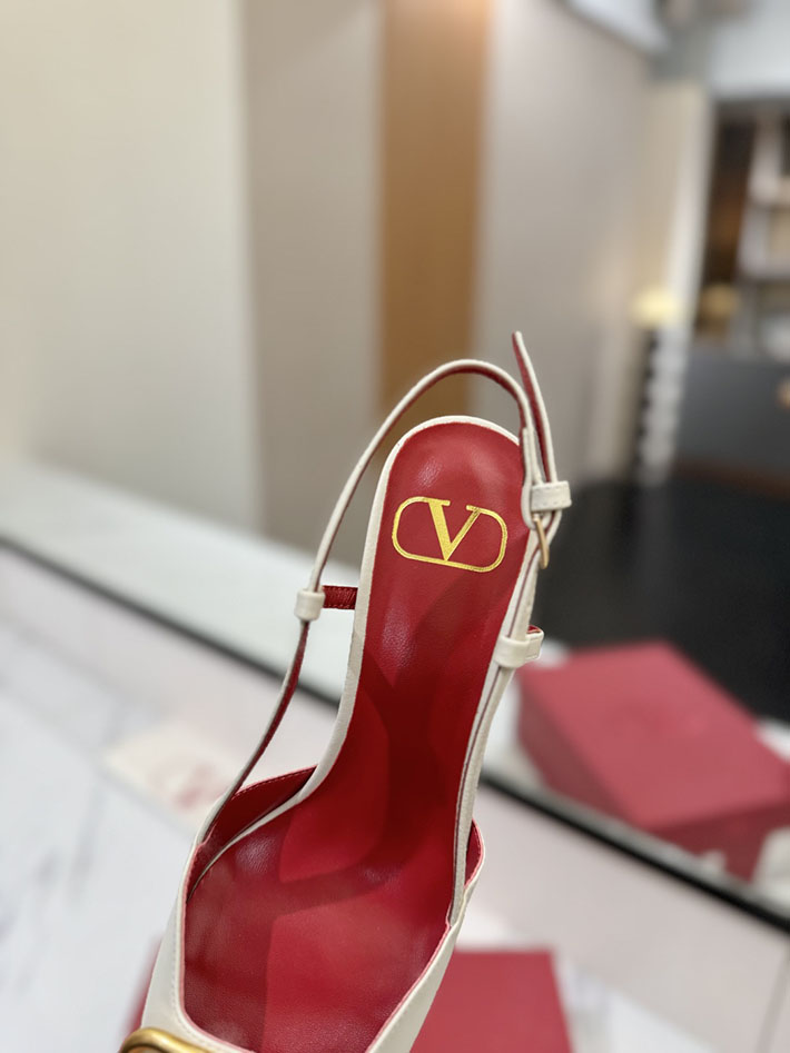 最高級ヴァレンティノスーパーコピー ヴァレンティノサンダルコピー VALENTINO 靴 2517331 ホワイト/レッド チャンキーヒール サンダル ブランド - 画像 (3)
