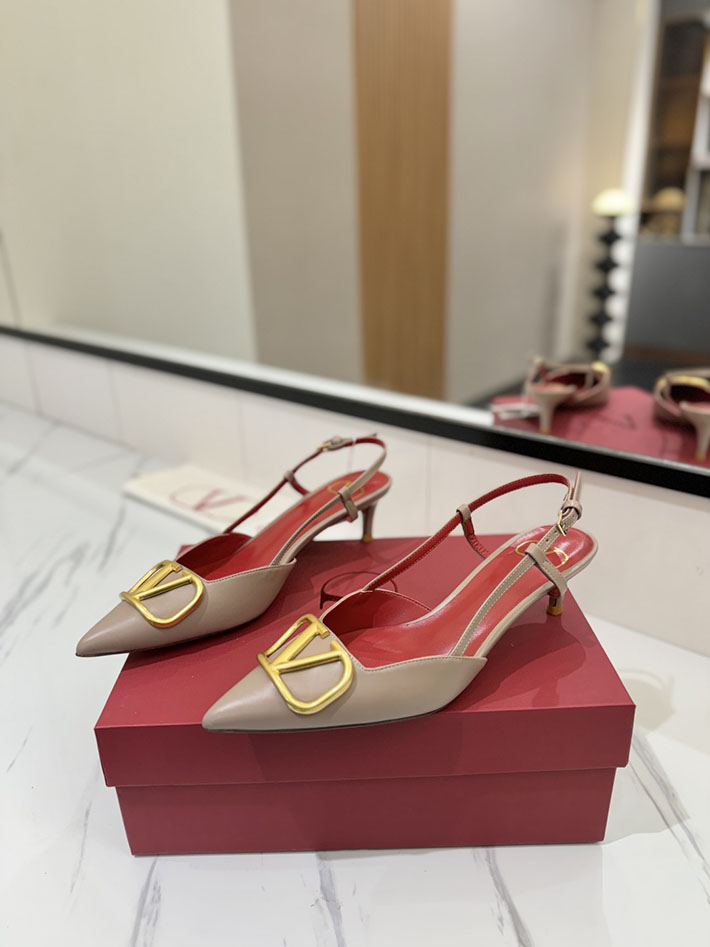 最高級ヴァレンティノスーパーコピー ヴァレンティノサンダルコピー VALENTINO 靴 2517333 ベージュ/レッド チャンキーヒール サンダル ブランド - 画像 (9)