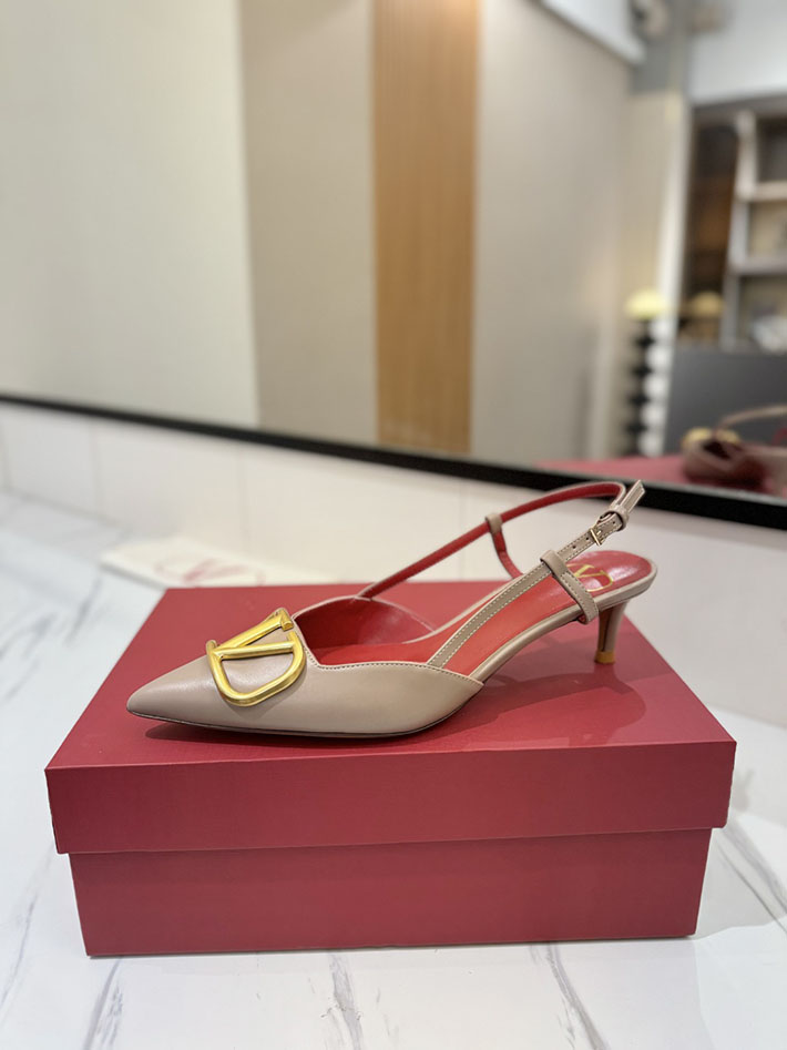 最高級ヴァレンティノスーパーコピー ヴァレンティノサンダルコピー VALENTINO 靴 2517333 ベージュ/レッド チャンキーヒール サンダル ブランド - 画像 (8)