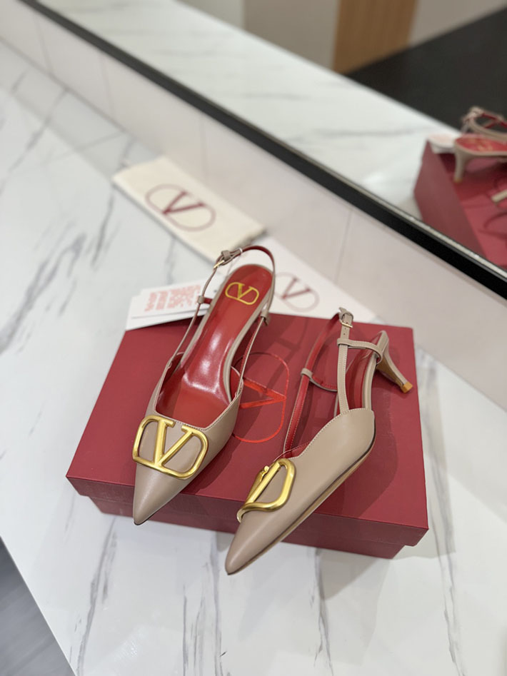最高級ヴァレンティノスーパーコピー ヴァレンティノサンダルコピー VALENTINO 靴 2517333 ベージュ/レッド チャンキーヒール サンダル ブランド - 画像 (7)