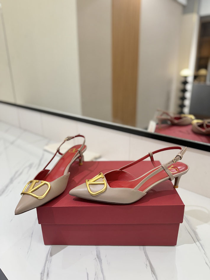 最高級ヴァレンティノスーパーコピー ヴァレンティノサンダルコピー VALENTINO 靴 2517333 ベージュ/レッド チャンキーヒール サンダル ブランド - 画像 (6)