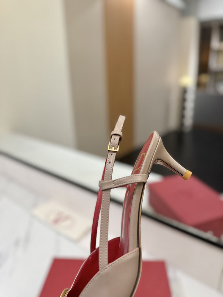 最高級ヴァレンティノスーパーコピー ヴァレンティノサンダルコピー VALENTINO 靴 2517333 ベージュ/レッド チャンキーヒール サンダル ブランド - 画像 (4)