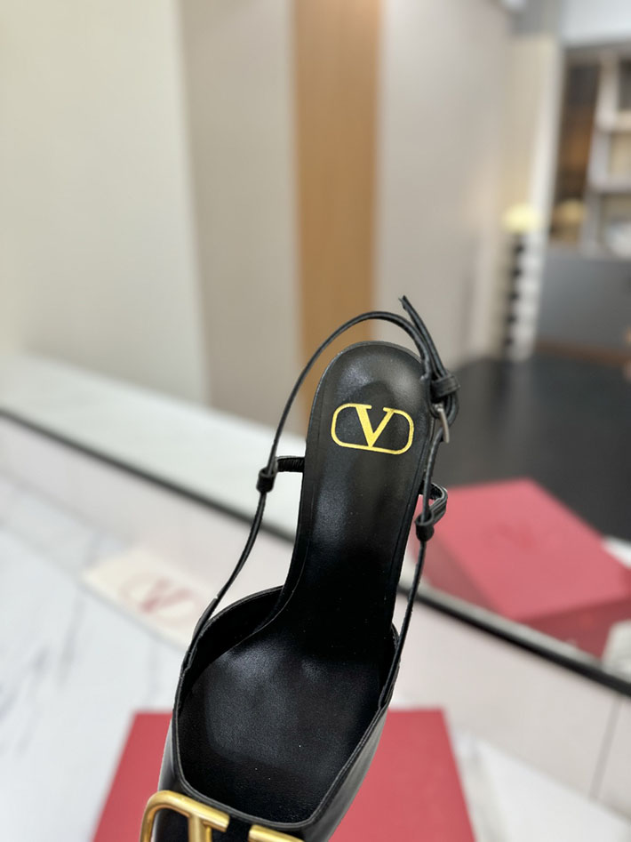 最高級ヴァレンティノスーパーコピー ヴァレンティノサンダルコピー VALENTINO 靴 2517334 ブラック チャンキーヒール サンダル ブランド - 画像 (4)