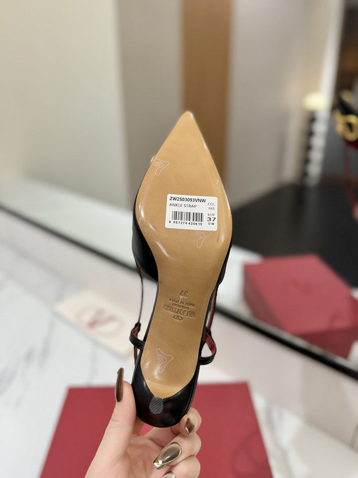 最高級ヴァレンティノスーパーコピー ヴァレンティノサンダルコピー VALENTINO 靴 2517334 ブラック チャンキーヒール サンダル ブランド - 画像 (2)