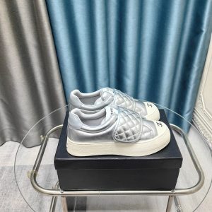 シャネル スニーカー 人気