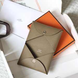 エルメス カルヴィ 定価