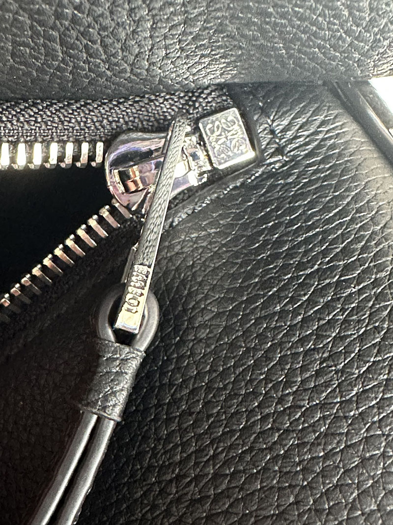 ロエベ 使いやすいバッグ LOEWE パズルバッグ スモール A510P60X77-1100 ブラック シルバー金具 - 画像 (3)