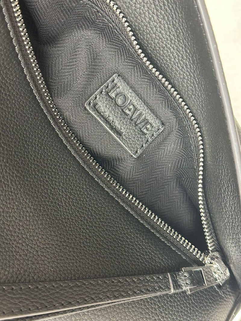 ロエベ 使いやすいバッグ LOEWE パズルバッグ スモール A510P60X77-1100 ブラック シルバー金具 - 画像 (2)
