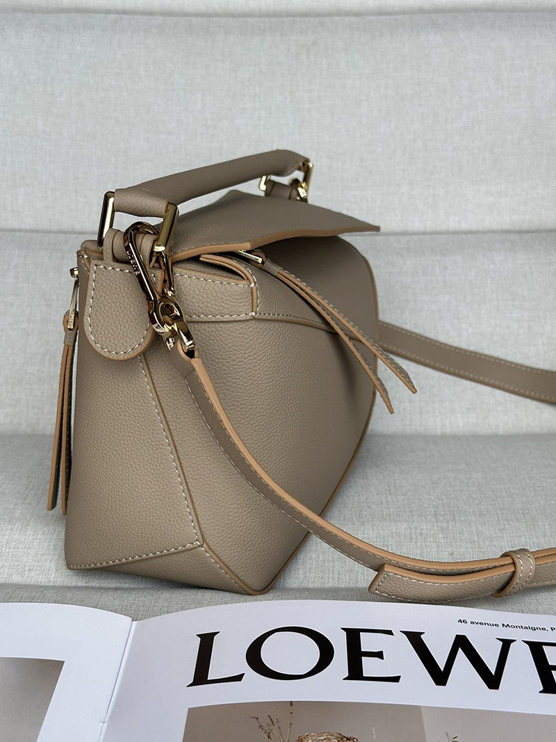 ロエベ 使いやすいバッグ LOEWE パズルバッグ スモール A510P60X30-2150 サンド ゴールド金具 - 画像 (9)