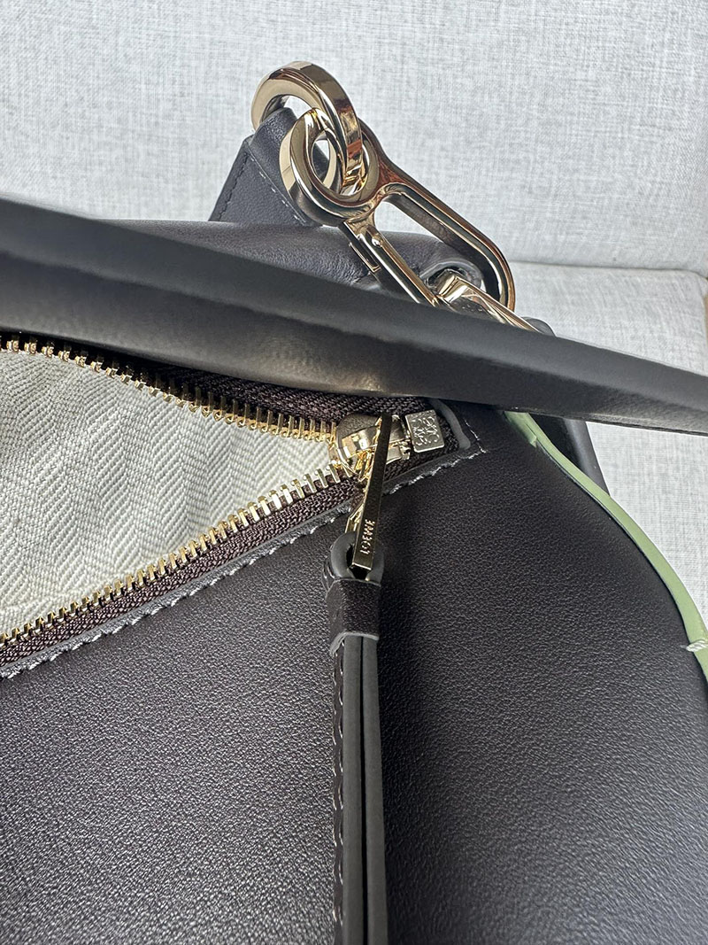 ロエベ ショルダーバッグ 人気 LOEWE パズルバッグ-スモール A510P60X94-4522 チョコレート/タン ゴールド金具 - 画像 (5)