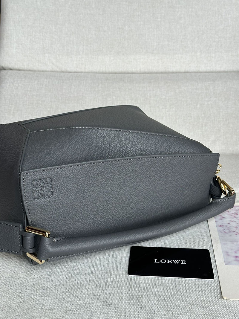 ロエベ 使いやすいバッグ LOEWE パズルバッグ スモール A510P60X30-5544 ディープネイビー ゴールド金具 - 画像 (6)