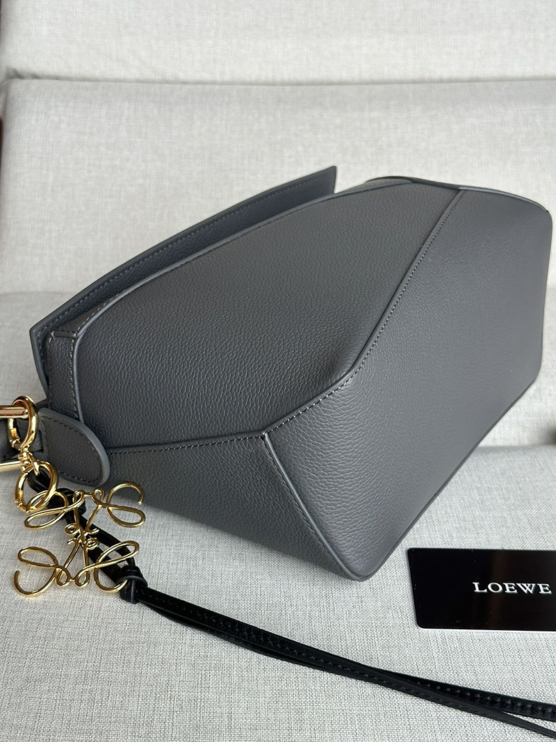 ロエベ 使いやすいバッグ LOEWE パズルバッグ スモール A510P60X30-5544 ディープネイビー ゴールド金具 - 画像 (5)
