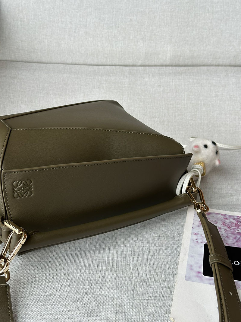 レディース ロエベ バッグ 人気 LOEWE パズルバッグ スモール A510P60X41-3969 ダークカーキグリーン ゴールド金具 - 画像 (4)