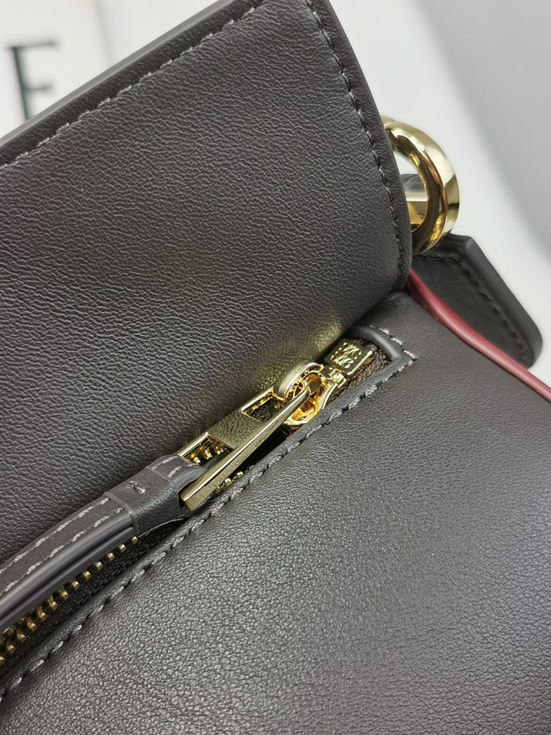 レディース ロエベ バッグ 人気 LOEWE パズルバッグ スモール A510P60X41-4521 ダークシガー/シロップ クラシックカーフ ゴールド金具 - 画像 (4)
