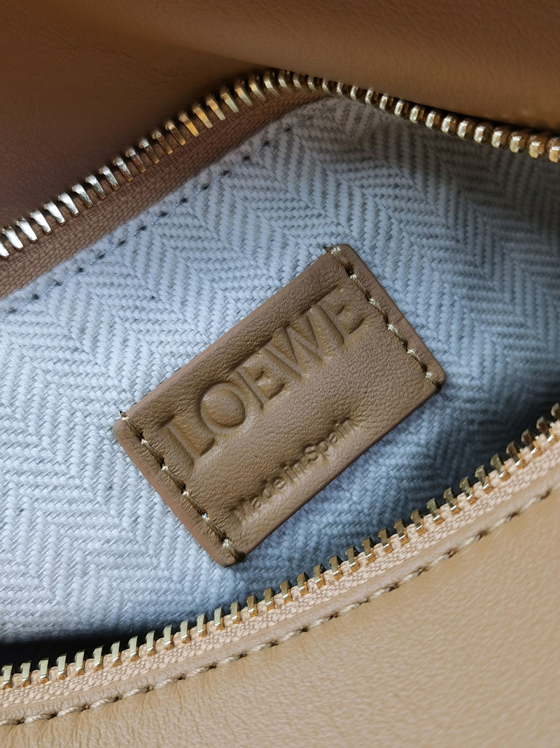 レディース ロエベ バッグ 人気 LOEWE パズルバッグ スモール A510P60X41-4511 ウォームデザート/ブラック クラシックカーフ ゴールド金具 - 画像 (5)