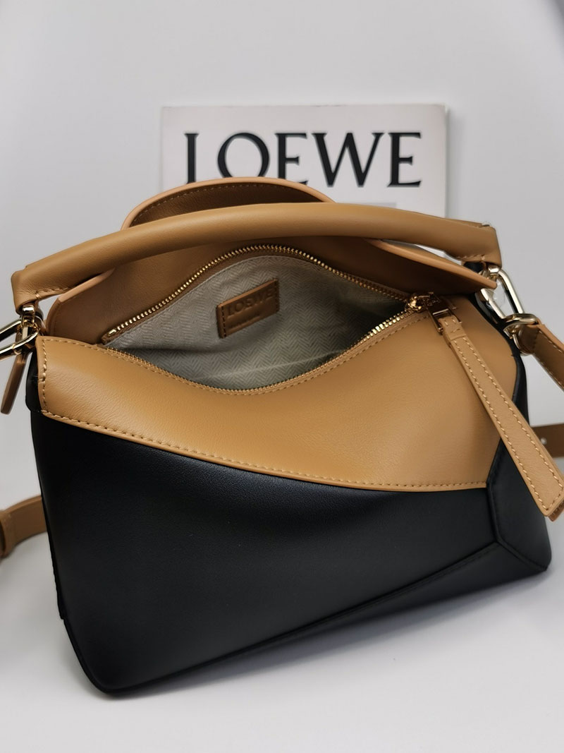 レディース ロエベ バッグ 人気 LOEWE パズルバッグ スモール A510P60X41-4511 ウォームデザート/ブラック クラシックカーフ ゴールド金具 - 画像 (4)