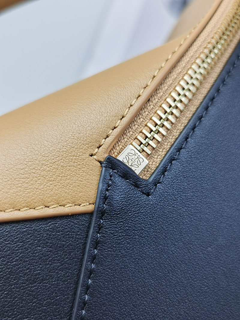 レディース ロエベ バッグ 人気 LOEWE パズルバッグ スモール A510P60X41-4511 ウォームデザート/ブラック クラシックカーフ ゴールド金具 - 画像 (2)