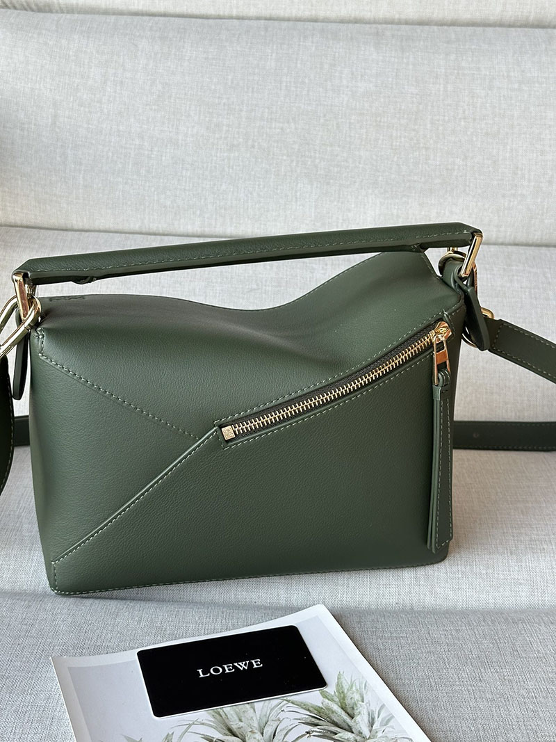 ロエベ パズルバッグ 人気色 LOEWE パズルバッグ スモール A510P60X41-4360 ボトルグリーン クラシックカーフ ゴールド金具 - 画像 (7)