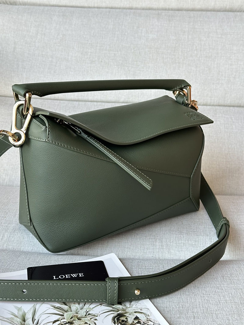 ロエベ パズルバッグ 人気色 LOEWE パズルバッグ スモール A510P60X41-4360 ボトルグリーン クラシックカーフ ゴールド金具 - 画像 (6)