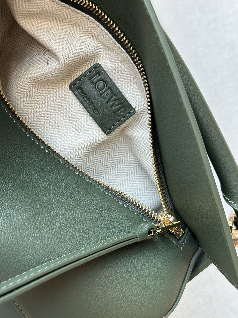 ロエベ パズルバッグ 人気色 LOEWE パズルバッグ スモール A510P60X41-4360 ボトルグリーン クラシックカーフ ゴールド金具 - 画像 (4)