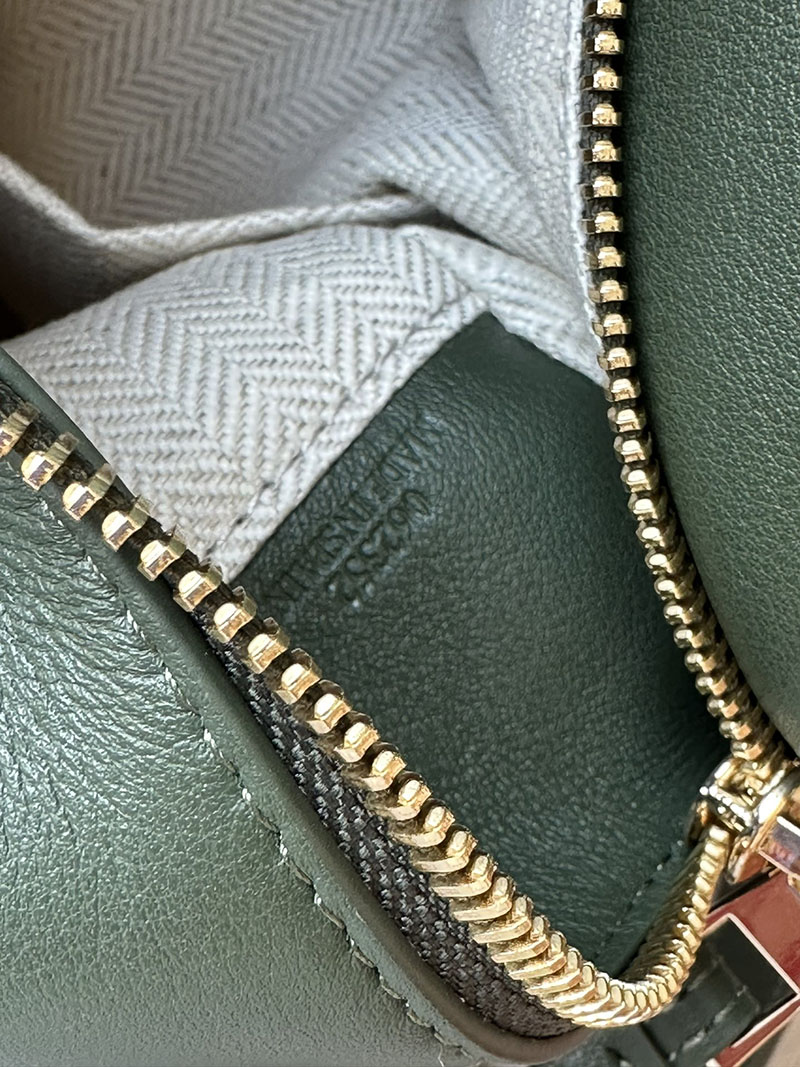 ロエベ パズルバッグ 人気色 LOEWE パズルバッグ スモール A510P60X41-4360 ボトルグリーン クラシックカーフ ゴールド金具 - 画像 (3)