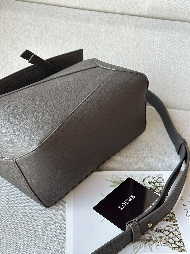 ロエベ パズルバッグ 人気色 LOEWE パズルバッグ スモール A510P60X30-1220 ダークグレー ソフトグレインカーフ ゴールド金具 - 画像 (4)