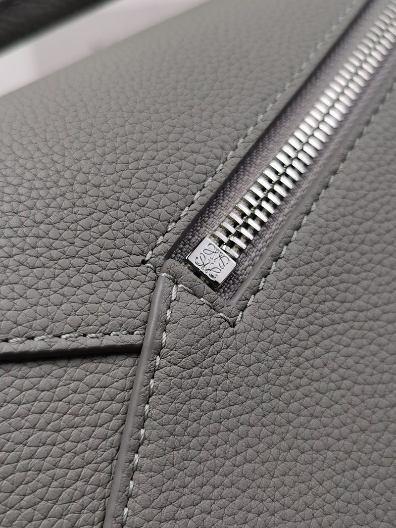 ロエベ パズルバッグ 人気色 LOEWE パズルバッグ スモール A510P60X77-1220 ダークグレー ソフトグレインカーフ シルバー金具 - 画像 (7)
