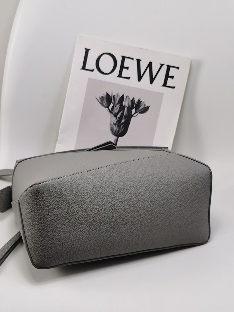 ロエベ パズルバッグ 人気色 LOEWE パズルバッグ スモール A510P60X77-1220 ダークグレー ソフトグレインカーフ シルバー金具 - 画像 (6)