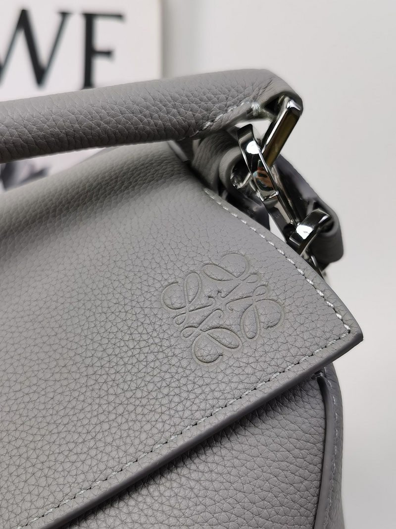 ロエベ パズルバッグ 人気色 LOEWE パズルバッグ スモール A510P60X77-1220 ダークグレー ソフトグレインカーフ シルバー金具 - 画像 (5)