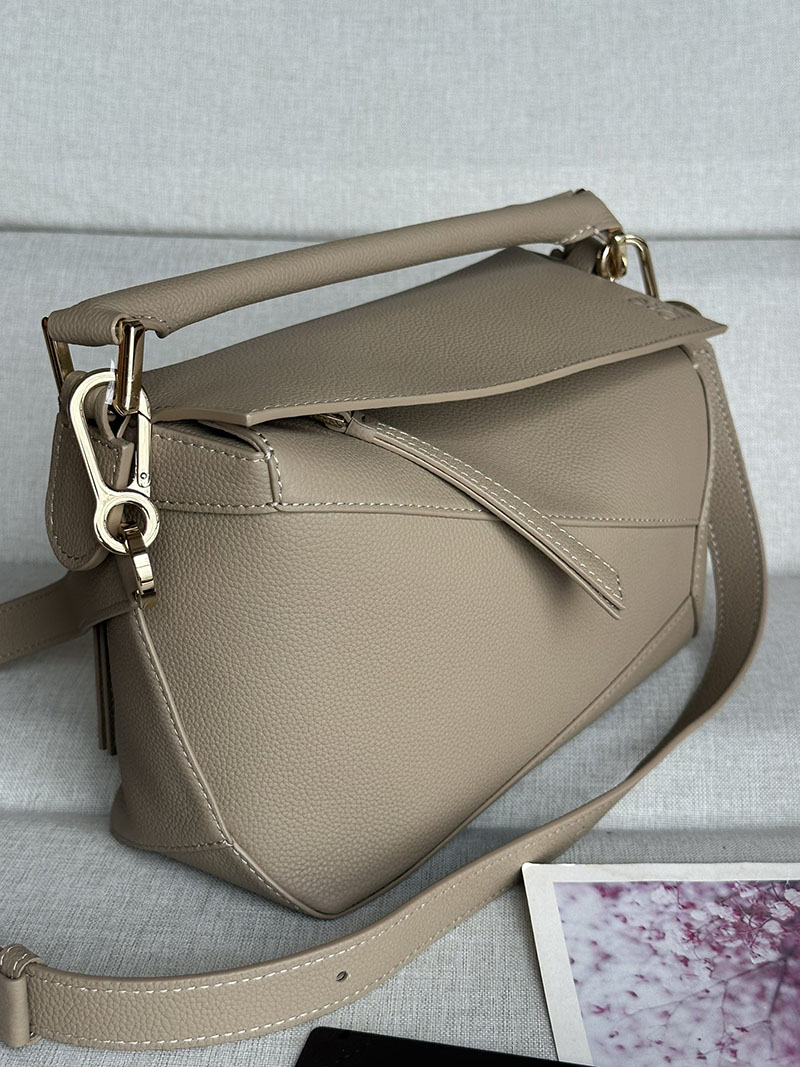 ロエベ パズルバッグ 人気色 LOEWE パズルバッグ スモール A510P60X30-2150 サンド ソフトグレインカーフ ゴールド金具 - 画像 (9)