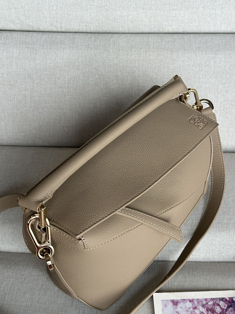 ロエベ パズルバッグ 人気色 LOEWE パズルバッグ スモール A510P60X30-2150 サンド ソフトグレインカーフ ゴールド金具 - 画像 (8)