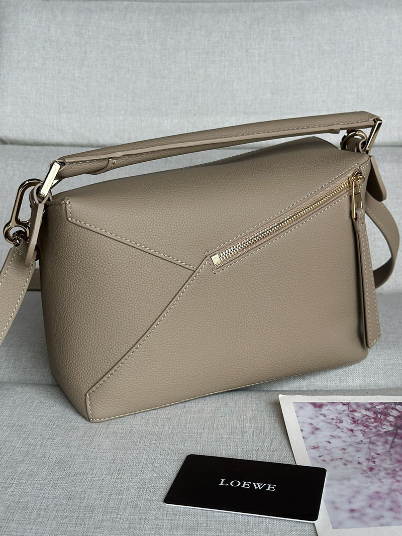ロエベ パズルバッグ 人気色 LOEWE パズルバッグ スモール A510P60X30-2150 サンド ソフトグレインカーフ ゴールド金具 - 画像 (7)