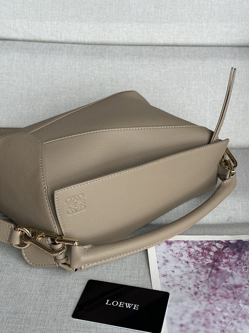 ロエベ パズルバッグ 人気色 LOEWE パズルバッグ スモール A510P60X30-2150 サンド ソフトグレインカーフ ゴールド金具 - 画像 (5)