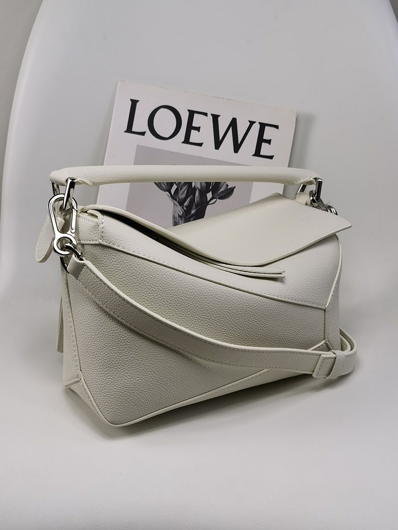 ロエベ パズルバッグ 人気色 LOEWE パズルバッグ スモール A510P60X77-9567 ソフトホワイト ソフトグレインカーフ シルバー金具 - 画像 (9)