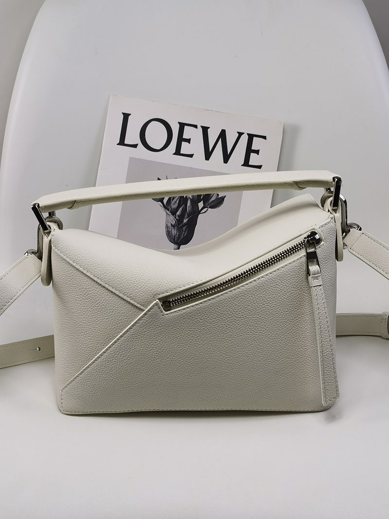 ロエベ パズルバッグ 人気色 LOEWE パズルバッグ スモール A510P60X77-9567 ソフトホワイト ソフトグレインカーフ シルバー金具 - 画像 (8)