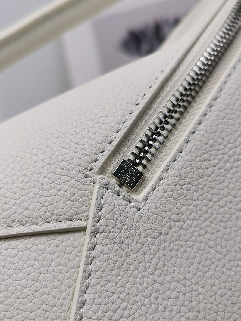 ロエベ パズルバッグ 人気色 LOEWE パズルバッグ スモール A510P60X77-9567 ソフトホワイト ソフトグレインカーフ シルバー金具 - 画像 (7)