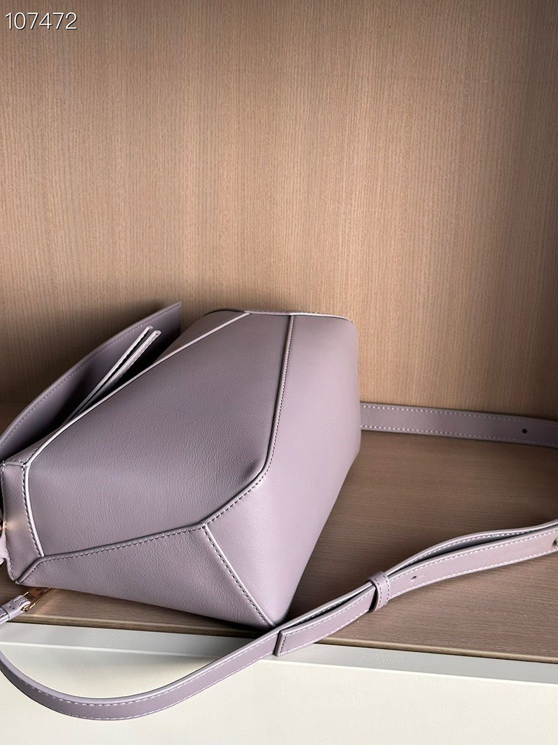 ロエベ パズルバッグ 人気色 LOEWE パズルバッグ スモール A510P60X30-5678 ライトパープル ソフトグレインカーフ ゴールド金具 - 画像 (5)