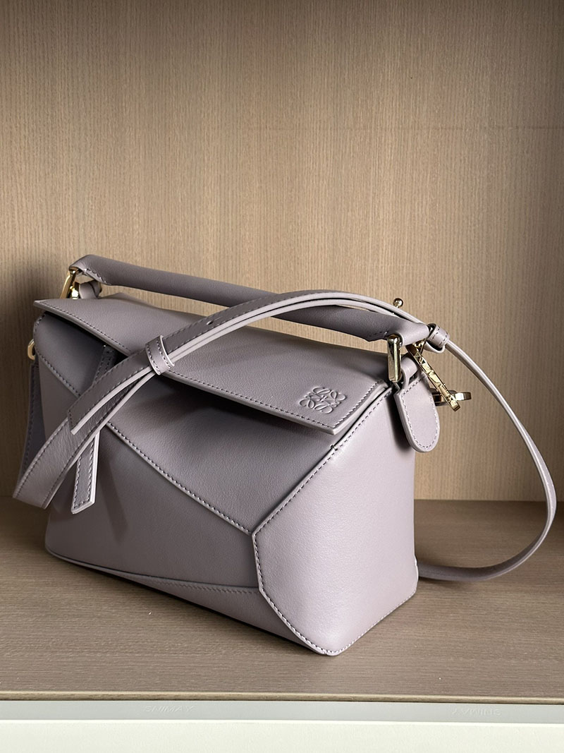 ロエベ パズルバッグ 人気色 LOEWE パズルバッグ スモール A510P60X30-5678 ライトパープル ソフトグレインカーフ ゴールド金具 - 画像 (3)