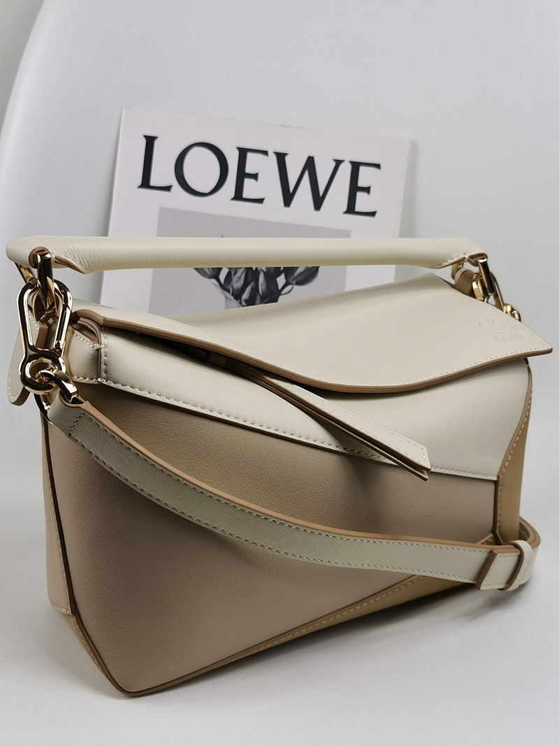 ロエベ パズルバッグ 使い勝手 LOEWE パズルバッグ スモール A510P60X30-9511 ソフトホワイト/ウォームデザート ソフトグレインカーフ ゴールド金具 - 画像 (9)
