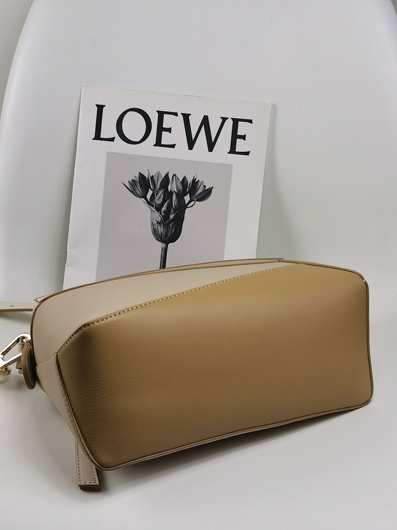 ロエベ パズルバッグ 使い勝手 LOEWE パズルバッグ スモール A510P60X30-9511 ソフトホワイト/ウォームデザート ソフトグレインカーフ ゴールド金具 - 画像 (5)