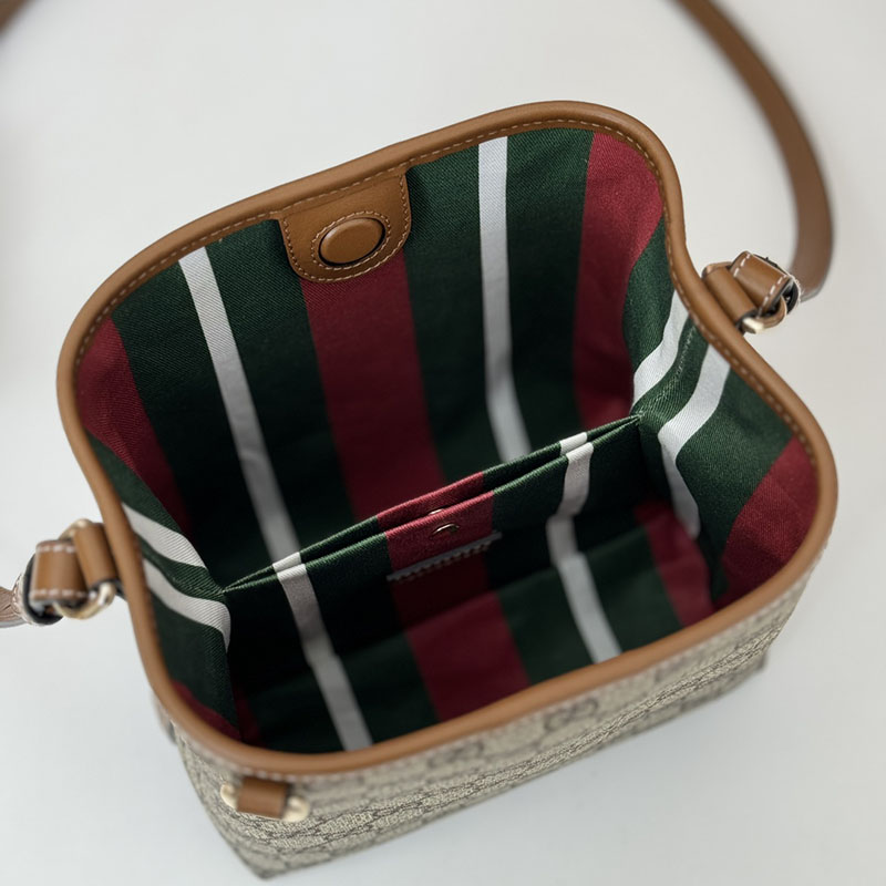 グッチ バッグ 未使用品 GUCCI GGエンブレム ミニ バケットバッグ 815118 FAD6L 9758 ベージュ/ブラウン ミニショルダーバッグ 芸能人 - 画像 (3)