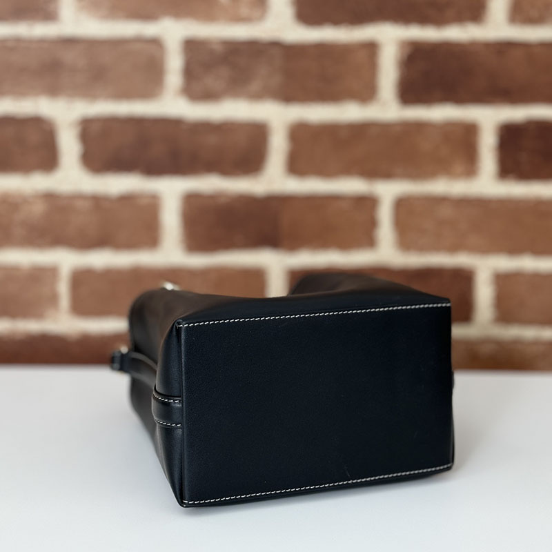 グッチ バッグ 未使用品 GUCCI GGエンブレム ミニ バケットバッグ 815118 AAEC2 1000 ブラック ミニショルダーバッグ 芸能人 - 画像 (7)