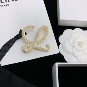 ロエベ ブローチ 使い方