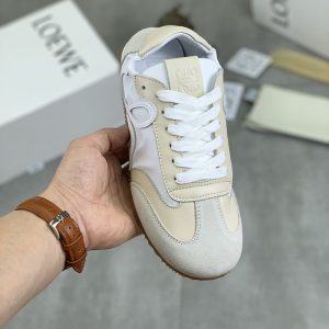 ロエベ スニーカー アウトレット