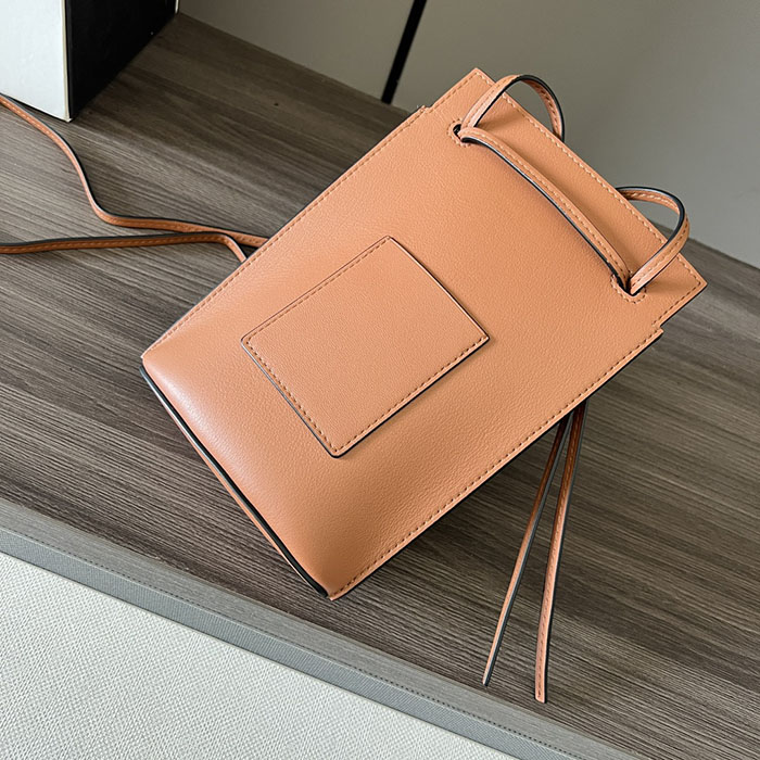 ロエベ バッグ 新作 2024 LOEWE ダイス ポケット C630R12X01-4783 ブラウニー クラシックカーフ ゴールド金具 - 画像 (7)